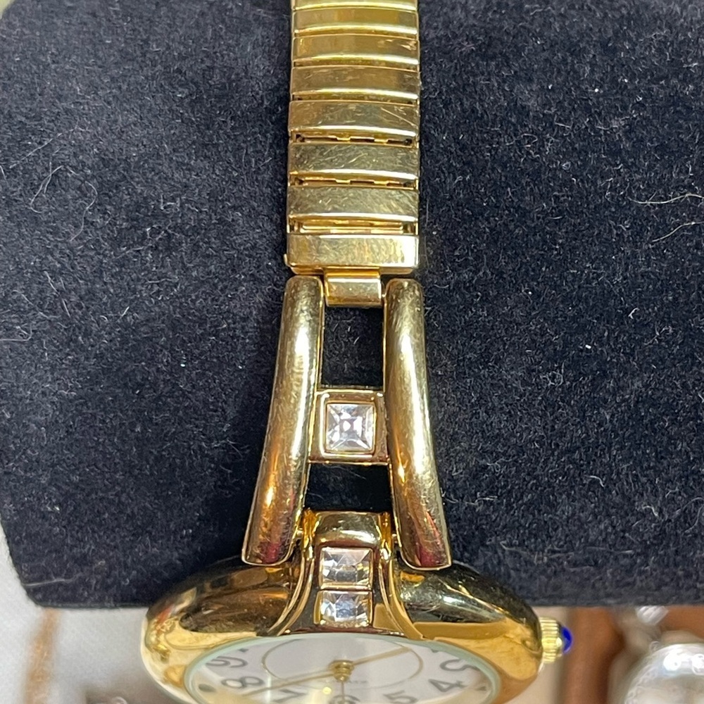 Elegant Quartz Goldtone Women's Watch - Picture 2 of 2